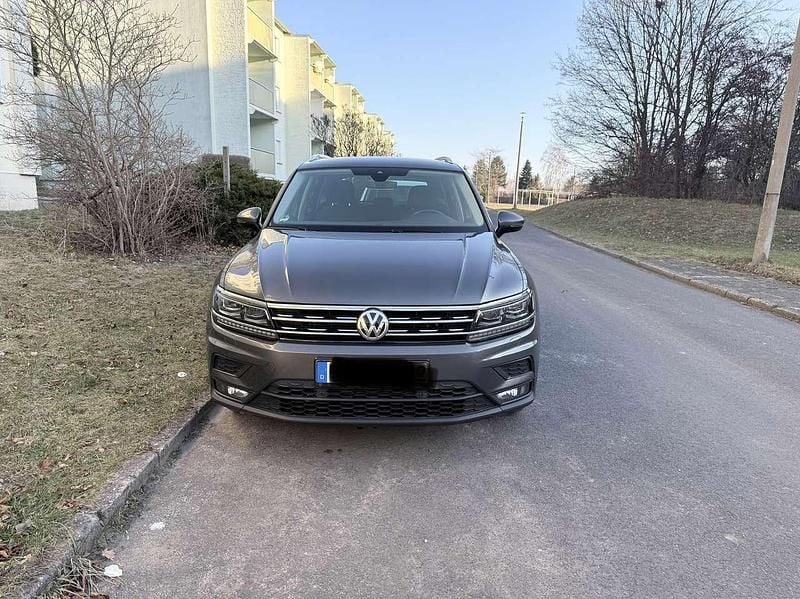 Grau Gebraucht 2018 VW Tiguan Join SUV | 17.000 € (Etwas zu teuer) - Bild 1/4