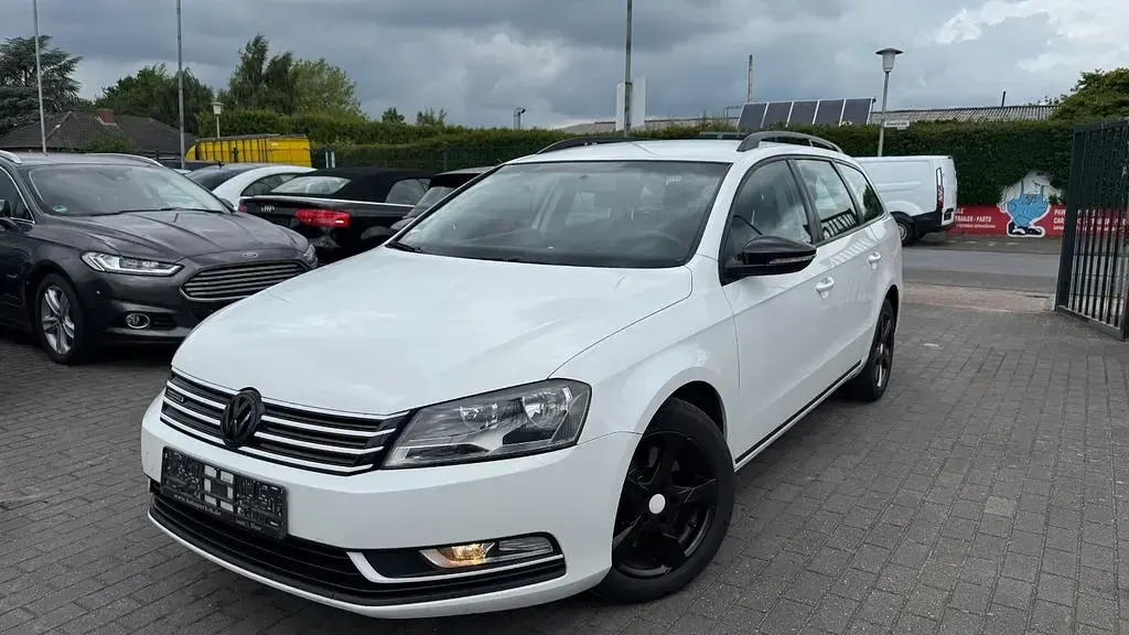 Gebraucht VW Passat Trendline 105 PS (77 kW) 2011 Candyweiß Kombi