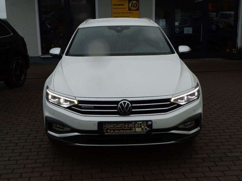 Weiß Gebraucht 2021 VW Passat Alltrack Kombi | 34.900 € (Etwas zu teuer) - Bild 1/4