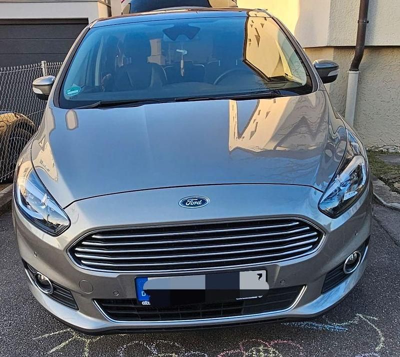 Gebraucht Ford S-MAX Titanium 241 PS (177 kW) 2015 Grau Van / Kleinbus