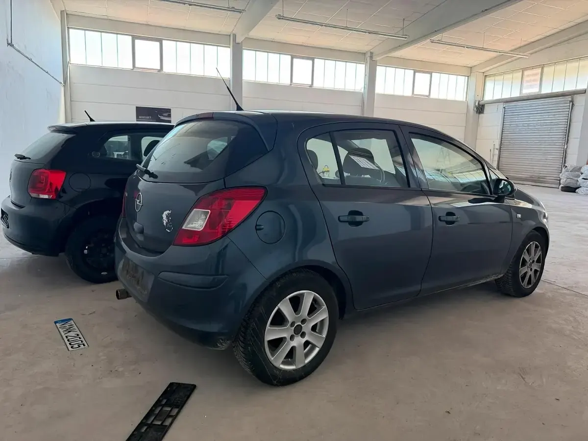 Gebraucht Opel Corsa 90 PS (66 kW) 2009 Grau Kleinwagen