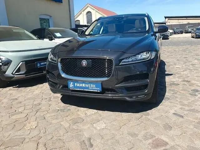 Grau Gebraucht 2017 Jaguar F-Pace Prestige SUV | 27.900 € (Etwas zu teuer) - Bild 1/4