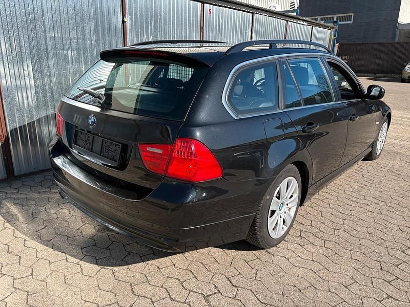 Gebraucht BMW 320 170 PS (125 kW) 2009 Schwarz Kombi