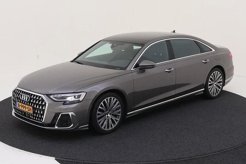 Grau Gebraucht 2022 Audi A8 Limousine | 69.972 € (Fairer Preis) - Bild 1/4