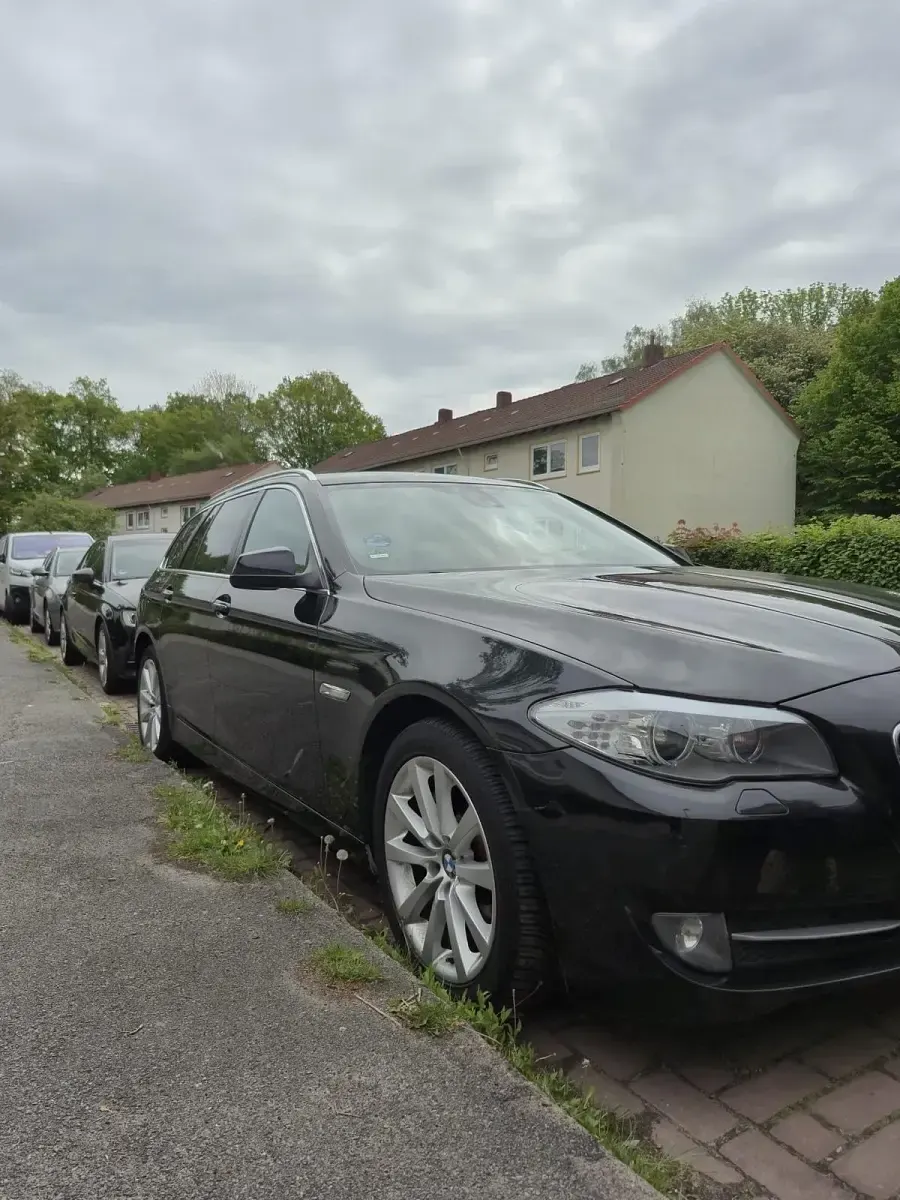 Gebraucht BMW 525 Luxury Line 218 PS (160 kW) 2012 Schwarz Kombi