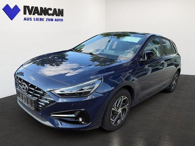 Stellar blue Gebraucht 2020 Hyundai i30 Intro Edition Limousine | 16.490 € (Fairer Preis) - Bild 1/4