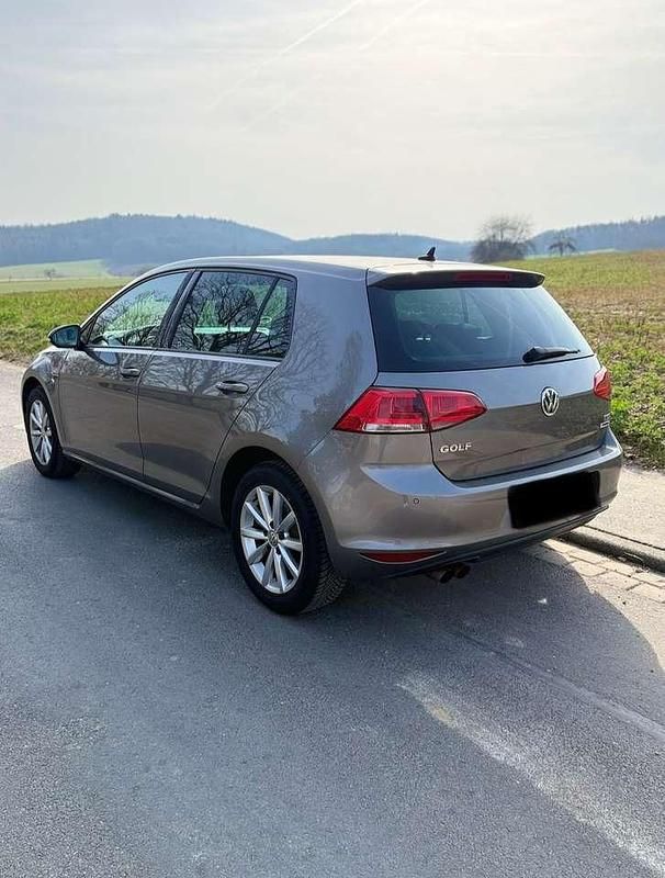 Gebraucht VW Golf VII LOUNGE 125 PS (91 kW) 2015 Grau Limousine