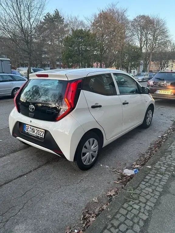 Gebraucht Toyota Aygo Team 72 PS (52 kW) 2021 Weiß Kleinwagen