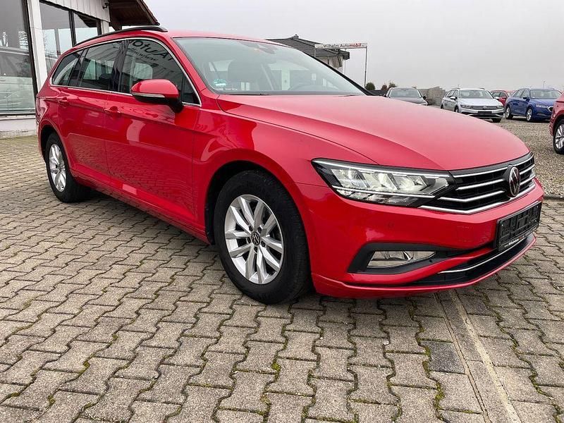Gebraucht VW Passat Business 122 PS (89 kW) 2023 Rot Kombi
