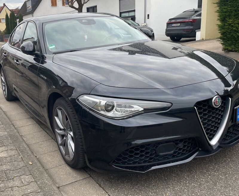 Schwarz Gebraucht 2017 Alfa Romeo Giulia Veloce Limousine | 22.000 € (Guter Preis) - Bild 1/4