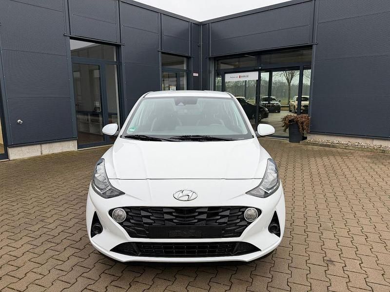 Gebraucht Hyundai i10 Select 67 PS (49 kW) 2021 Weiß Kleinwagen
