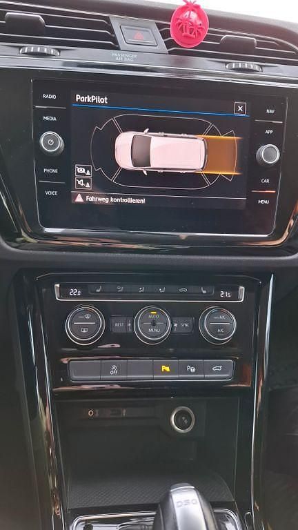 Gebraucht VW Touran Comfortline 150 PS (110 kW) 2018 Grau Van / Kleinbus