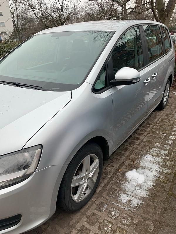 Gebraucht VW Sharan 140 PS (102 kW) 2015 Silber Van / Kleinbus