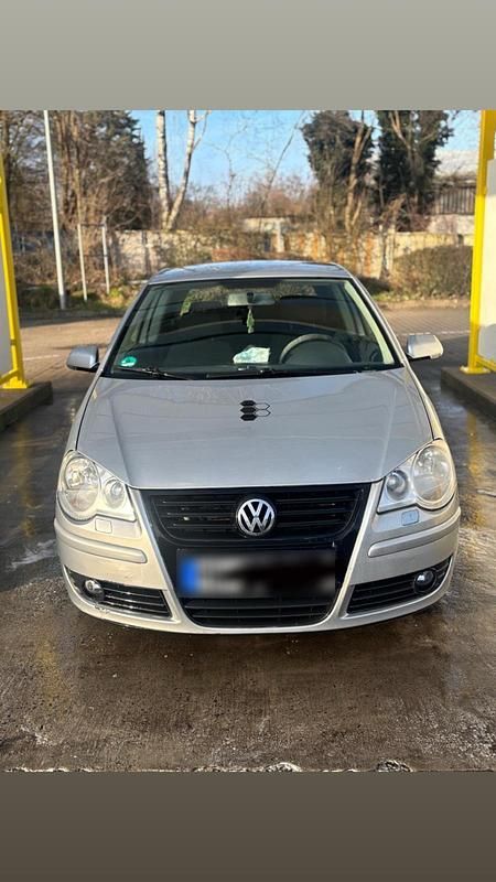 Usado VW Polo 60 HP (44 kW) 2008 Prateado Citadino
