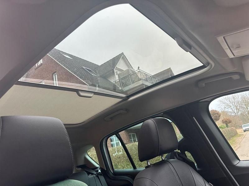 Gebraucht Ford B-MAX Titanium 105 PS (77 kW) 2016 Weiß Van / Kleinbus