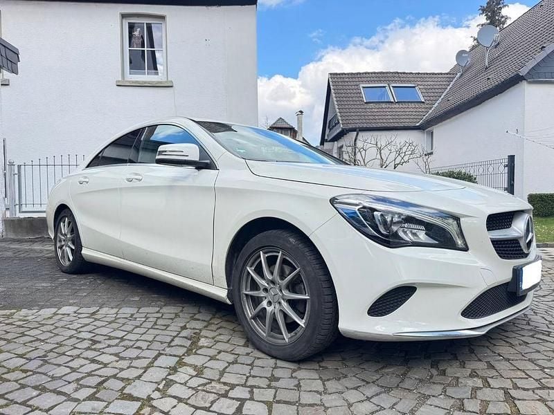 Gebraucht Mercedes CLA180 109 PS (80 kW) 2017 Weiß Limousine