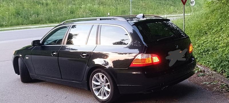 Gebraucht BMW 525 197 PS (144 kW) 2009 Schwarz Kombi