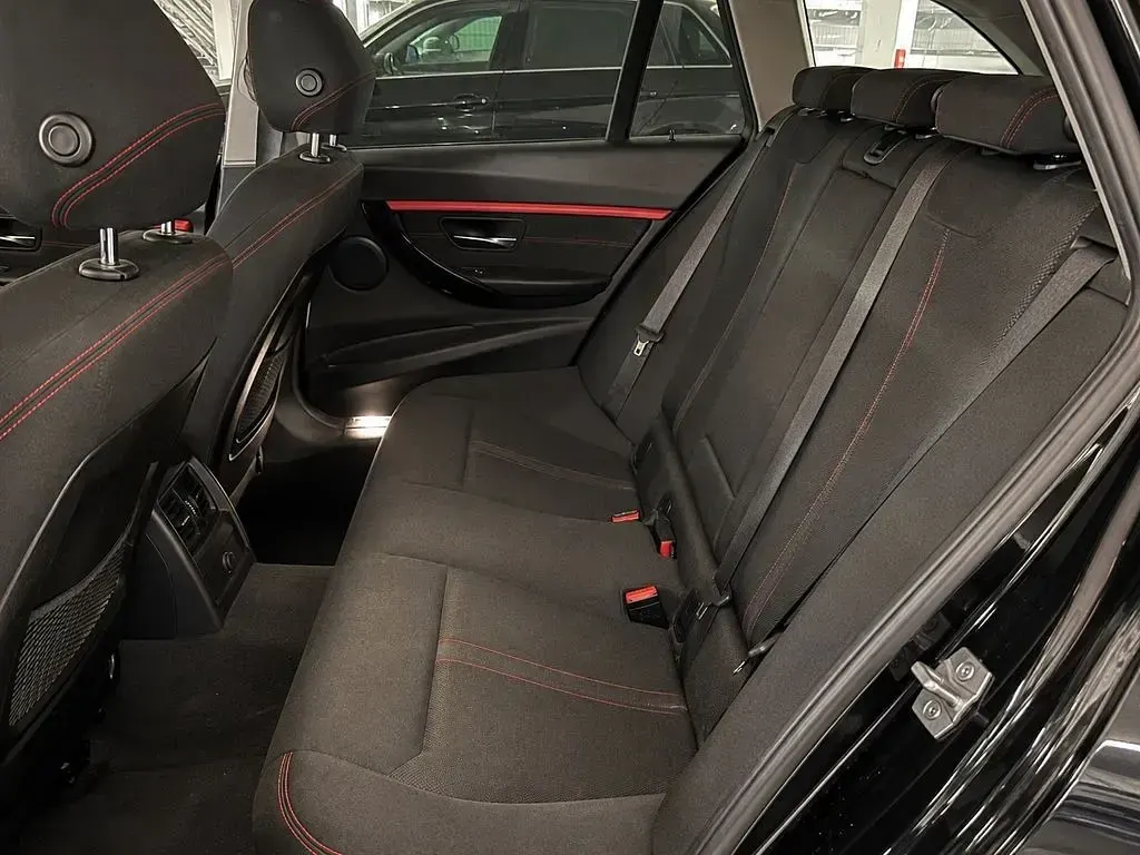 Gebraucht BMW 318 Sport Line 150 PS (110 kW) 2016 Schwarz Limousine