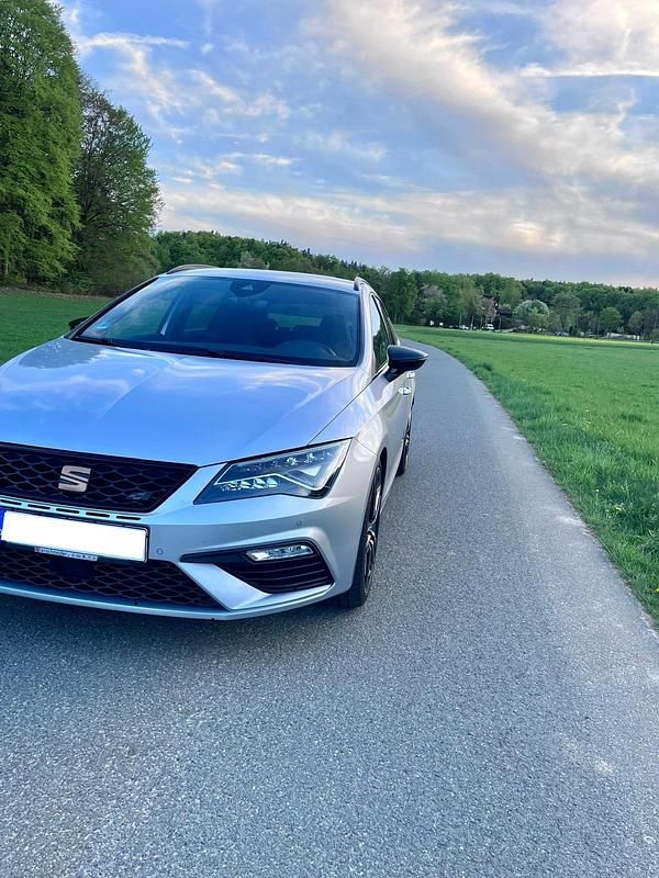 Usado Seat Leon ST 4Drive 300 HP (220 kW) 2020 Prateado Carrinha