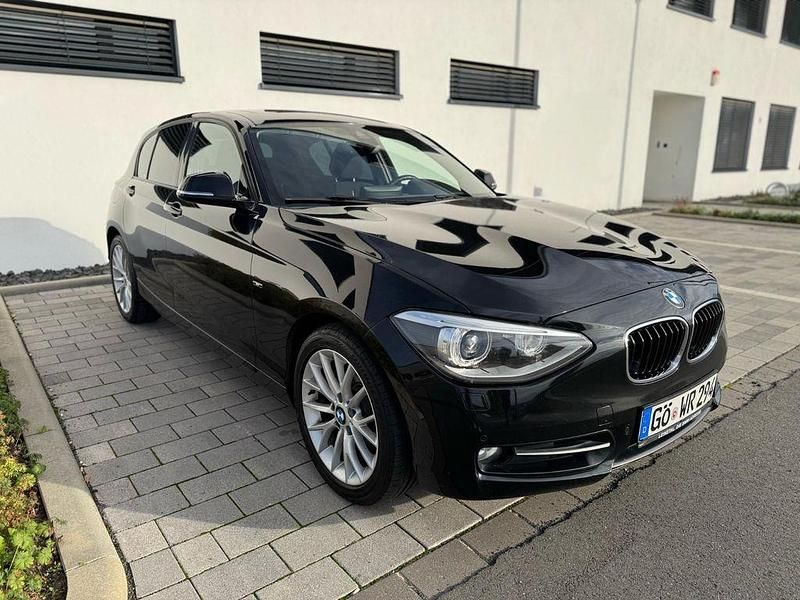 Schwarz Gebraucht 2013 BMW 120 Sport Line Kleinwagen | 11.390 € (Fairer Preis) - Bild 1/4