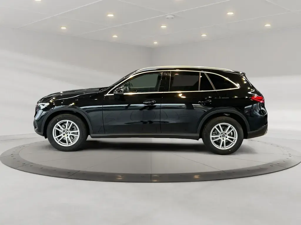 Gebraucht Mercedes GLC200 Avantgarde 204 PS (150 kW) 2025 Metalliclack obsidianschwarz SUV