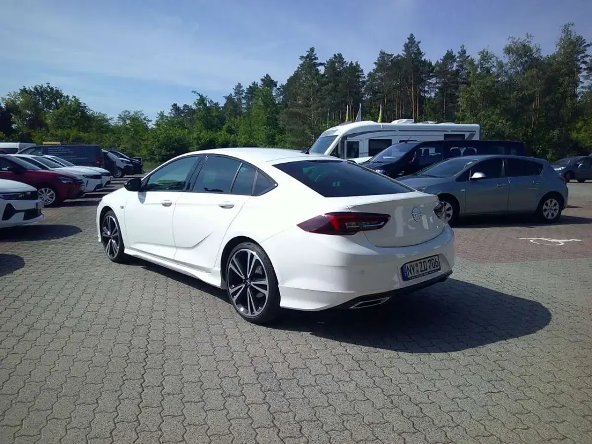 Gebraucht Opel Insignia Sport 174 PS (127 kW) 2022 Weiß Limousine