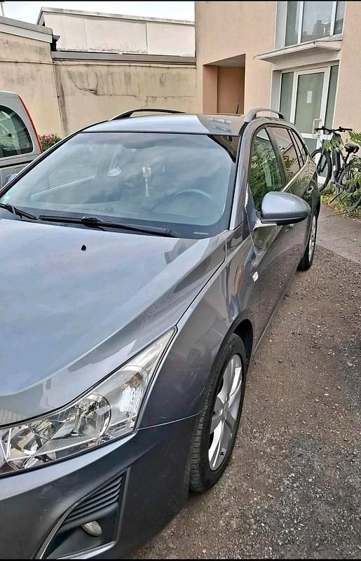 Grau Gebraucht 2013 Chevrolet Cruze Limousine | 4.800 € (Fairer Preis) - Bild 1/4