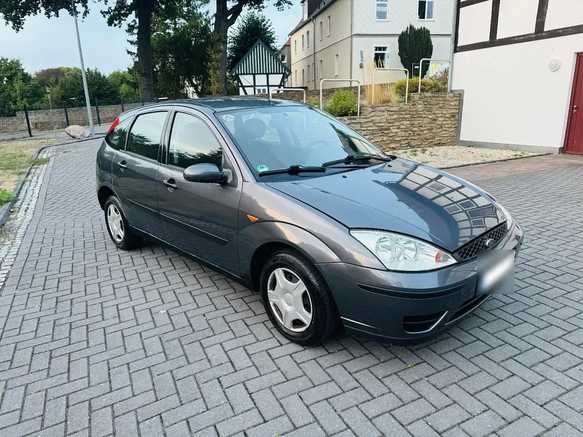 Gebraucht Ford Focus 100 PS (73 kW) 2004 Grau Kleinwagen