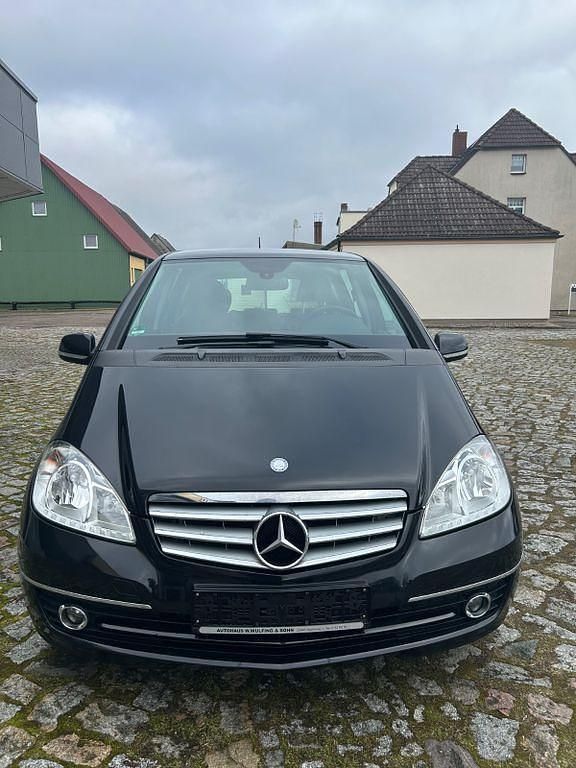 Gebraucht Mercedes A160 95 PS (69 kW) 2011 Schwarz Limousine
