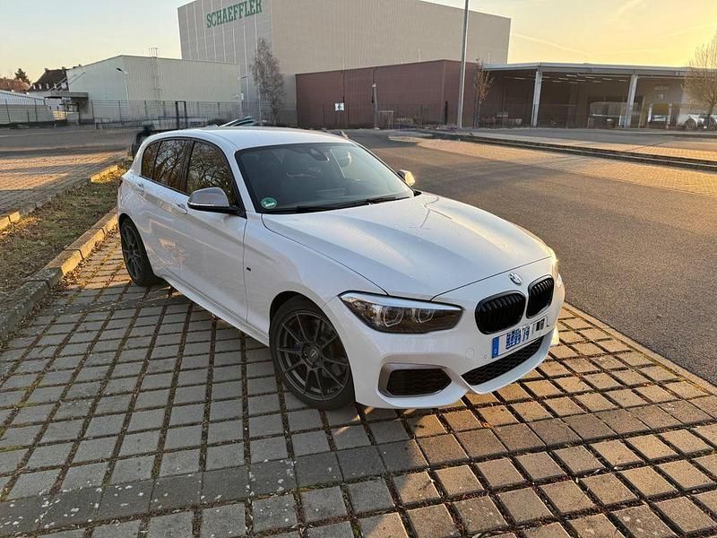 Weiß Gebraucht 2018 BMW M140 M Sport Kleinwagen | 35.899 € (Fairer Preis) - Bild 1/4