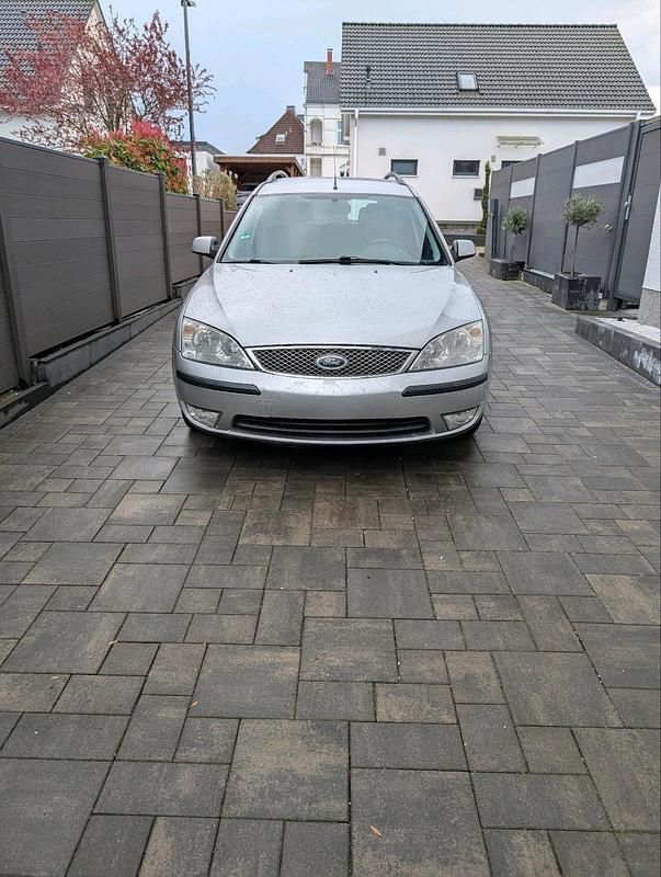 Gebraucht Ford Mondeo 125 PS (91 kW) 2003 Silber Kombi