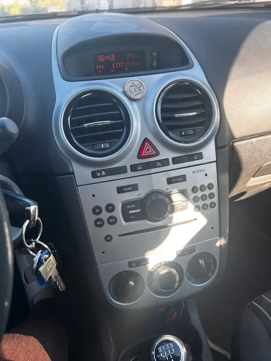 Second-hand Opel Corsa 90 CP (66 kW) 2009 Argintiu Hatchback