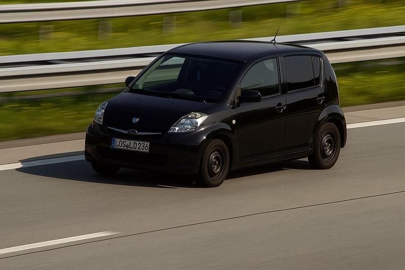 Schwarz Gebraucht 2009 Subaru Justy Kleinwagen | 2.695 € (Fairer Preis) - Bild 1/4