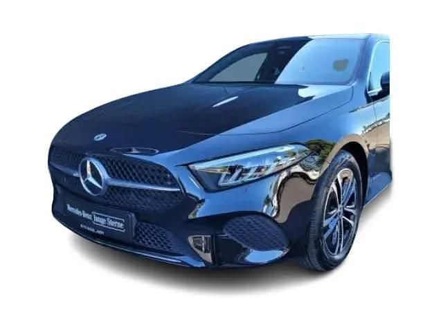 Schwarz Gebraucht 2024 Mercedes A180 Advanced Limousine | 27.690 € (Fairer Preis) - Bild 1/4