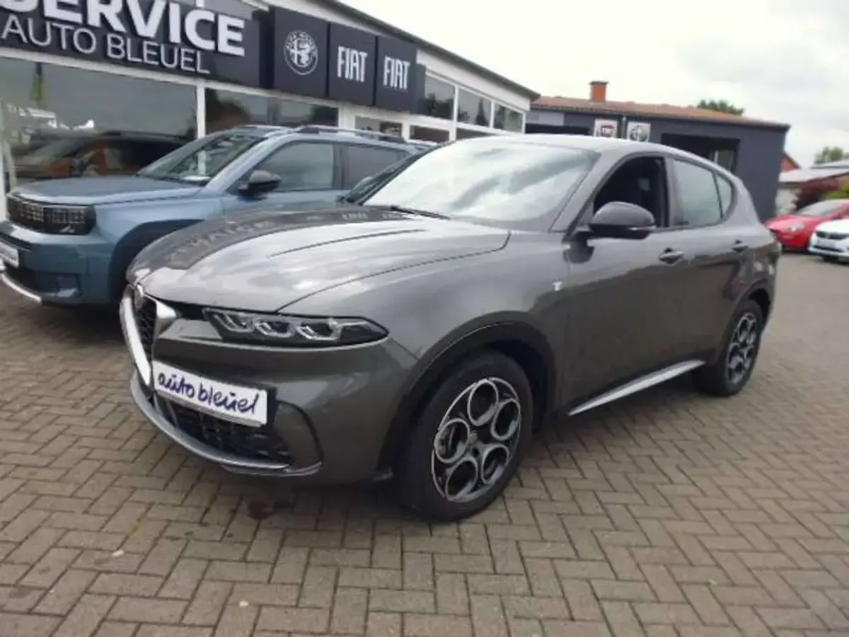 Gebraucht Alfa Romeo Tonale Ti 160 PS (117 kW) 2023 Rot SUV
