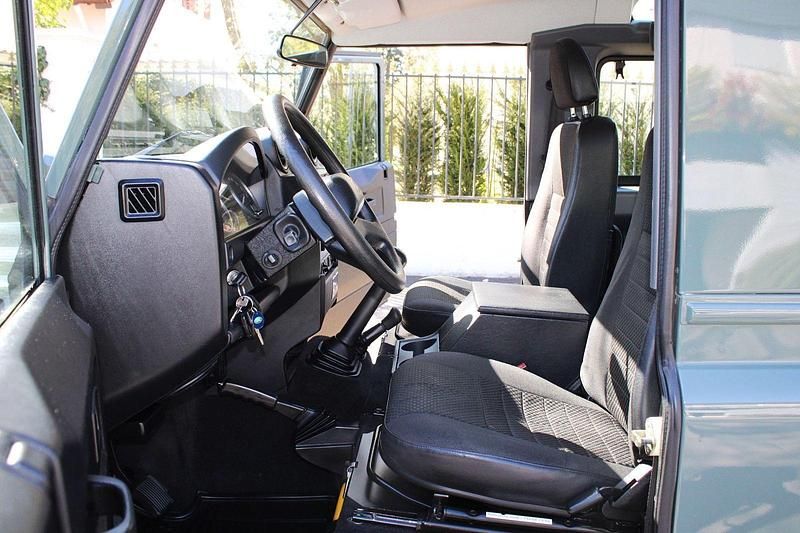 Gebraucht Land Rover Defender 122 PS (89 kW) 2008 Grün SUV
