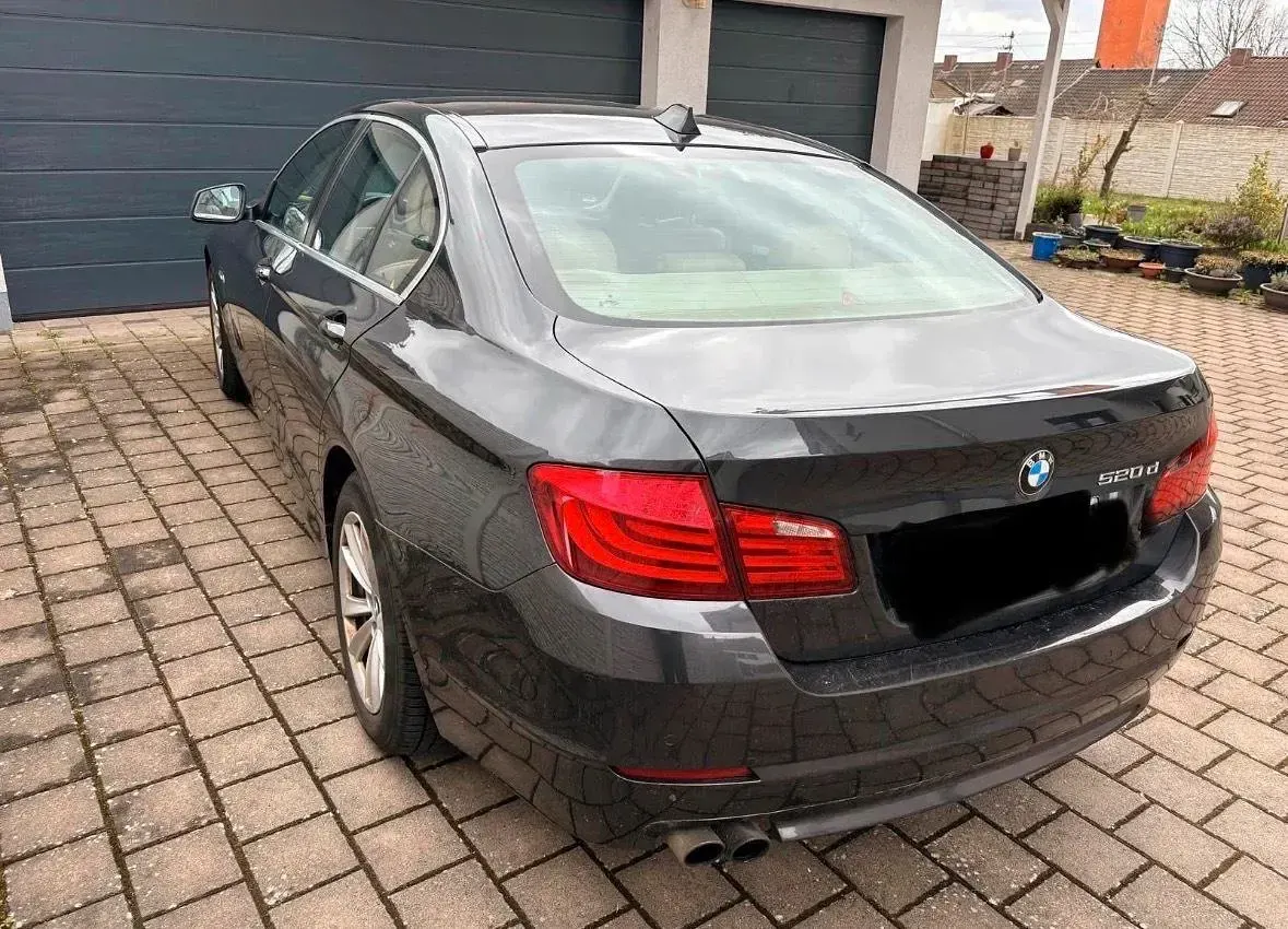 Second-hand BMW 520 184 CP (135 kW) 2010 Gri Berlinǎ