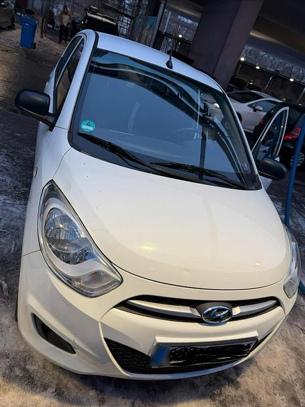 Gebraucht Hyundai i10 69 PS (50 kW) 2011 Weiß Kleinwagen