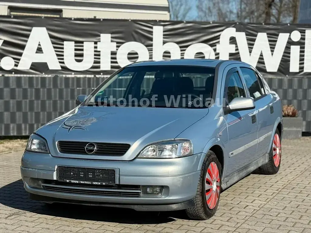 Gebraucht Opel Astra 101 PS (74 kW) 2000 Silber Limousine