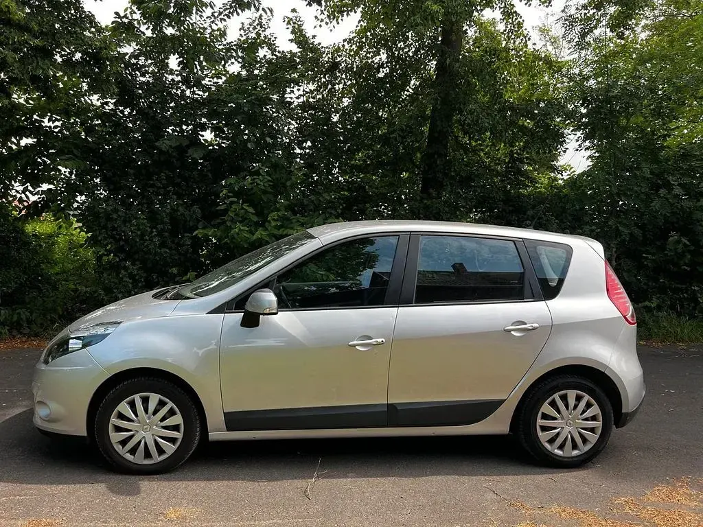 Gebraucht Renault Scenic E-Tech Dynamique 110 PS (80 kW) 2010 Silber Van / Kleinbus