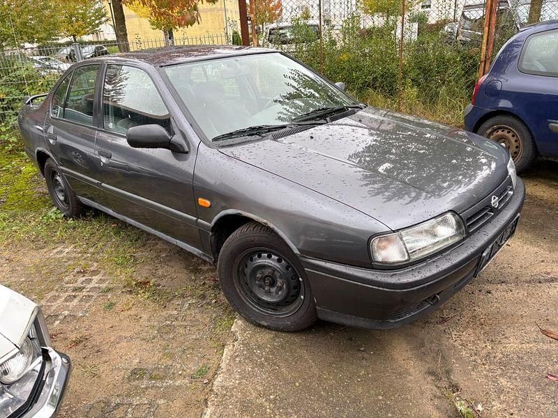 Grau Gebraucht 1991 Nissan Primera Limousine | 1.570 € - Bild 1/4