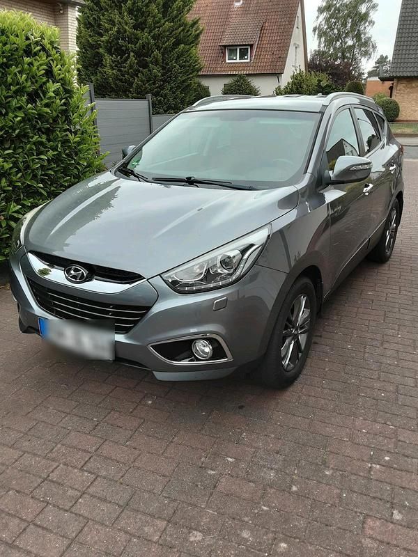 Grau Gebraucht 2014 Hyundai Tucson SUV | 10.900 € - Bild 1/4