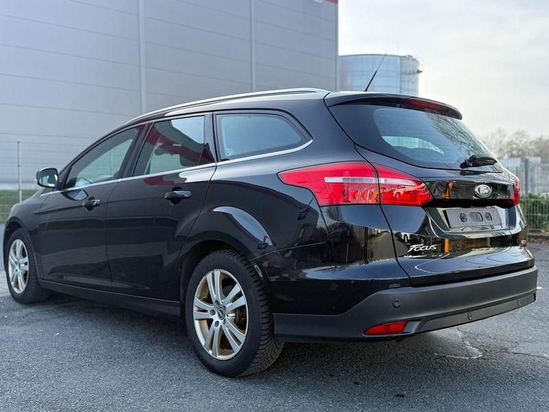 Gebraucht Ford Focus Titanium 125 PS (91 kW) 2015 Schwarz Kombi