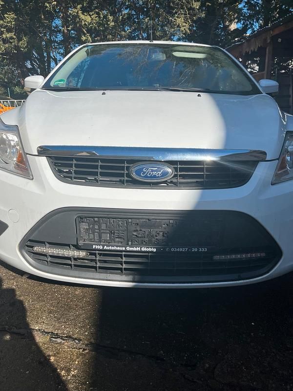 Gebraucht Ford Focus 80 PS (58 kW) 2009 Weiß Kleinwagen