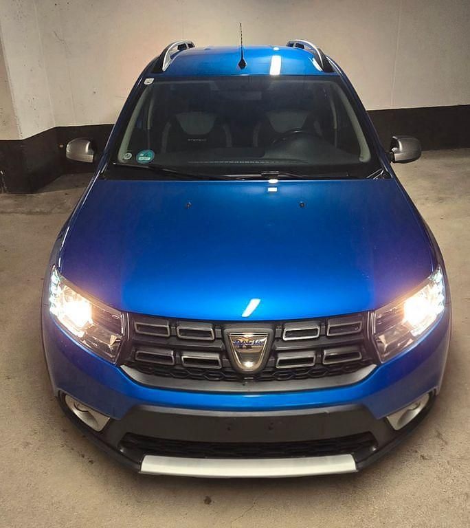 Blau Gebraucht 2019 Dacia Logan MCV Stepway Limousine | 5.600 € (Guter Preis) - Bild 1/4