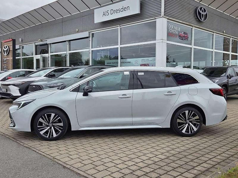 Neu Toyota Corolla 178 PS (130 kW) 2026 Marlingrau metallic Kombi