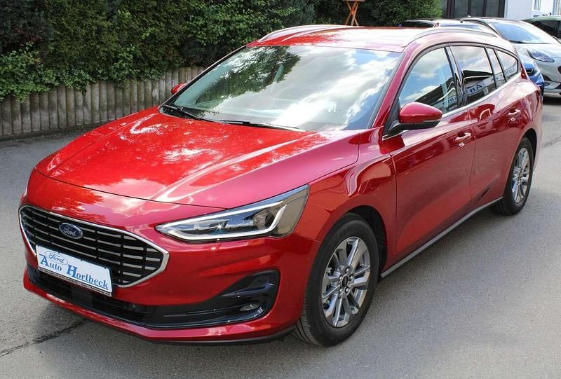 Neu Ford Focus Titanium 155 PS (114 kW) 2025 Fantastic red Kombi