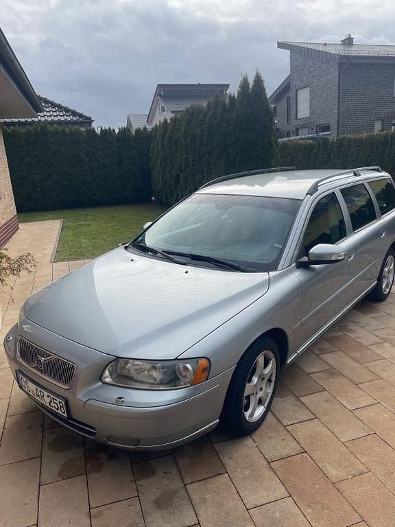 Gebraucht Volvo V70 Momentum 185 PS (136 kW) 2007 Silber Kombi