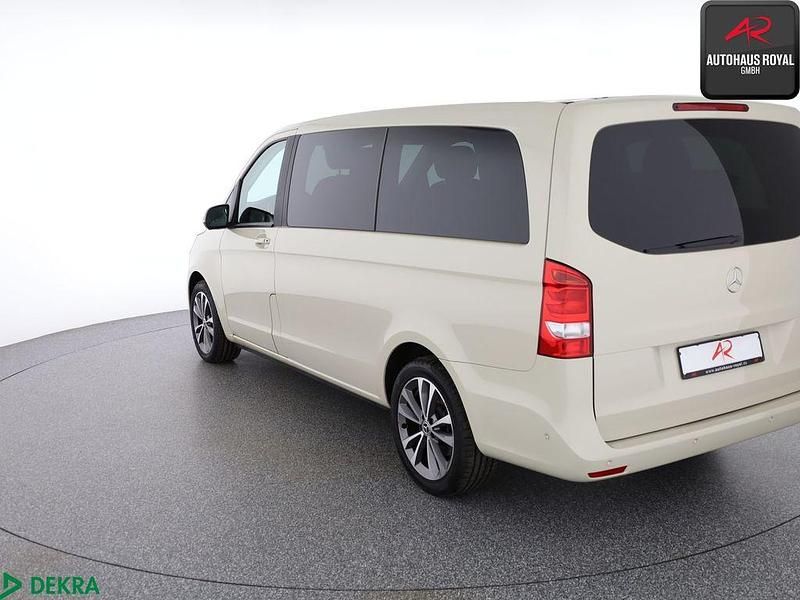 Gebraucht Mercedes V220 163 PS (119 kW) 2019 Kieselgrau Van / Kleinbus