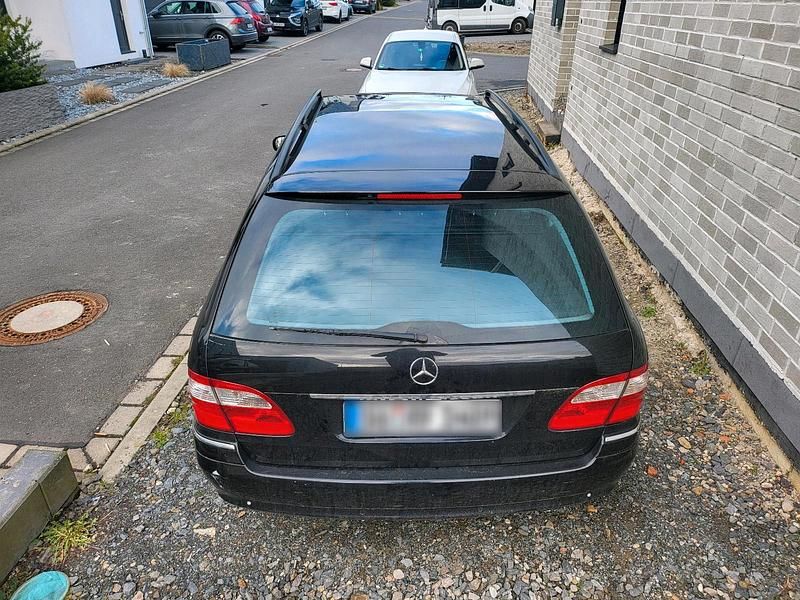 Gebraucht Mercedes E240 Avantgarde 177 PS (130 kW) 2005 Schwarz Kombi